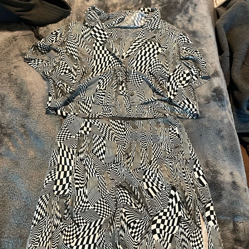 Black and White Geometric Women's Top
